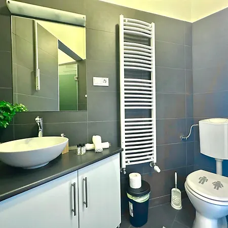 Deluxe 2-Bedroom With Sauna And Ac Budapest Exterior photo