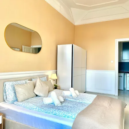 Deluxe 2-Bedroom With Sauna And Ac Budapest Exterior photo