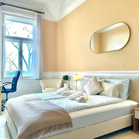 Deluxe 2-Bedroom With Sauna And Ac Budapest Exterior photo