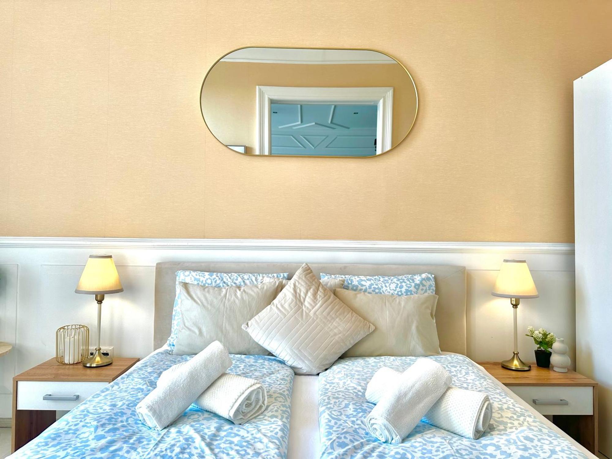 Апартаменти Deluxe 2-bedroom With Sauna And Ac *