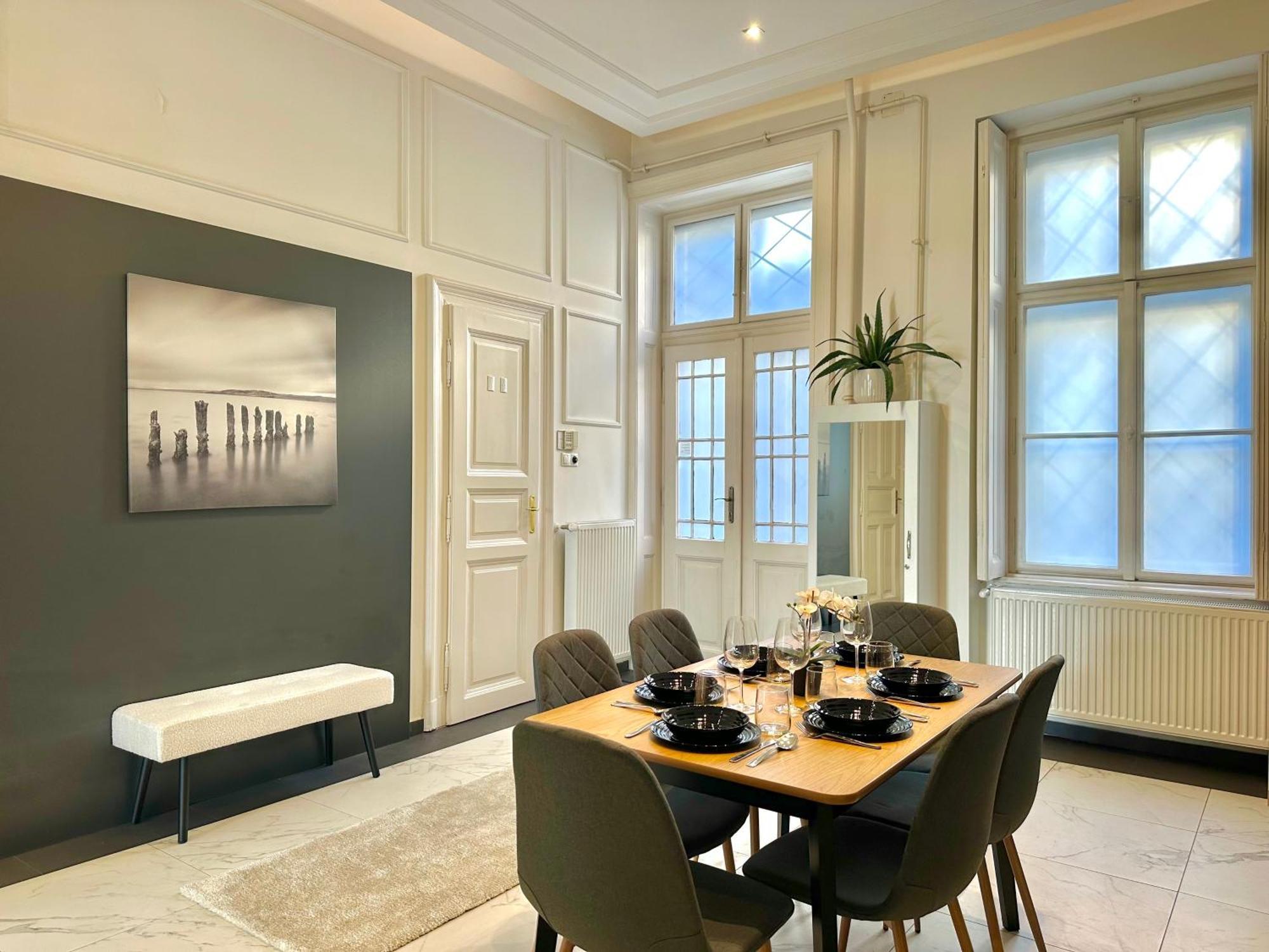 Deluxe 2-bedroom With Sauna And Ac Appartement Boedapest