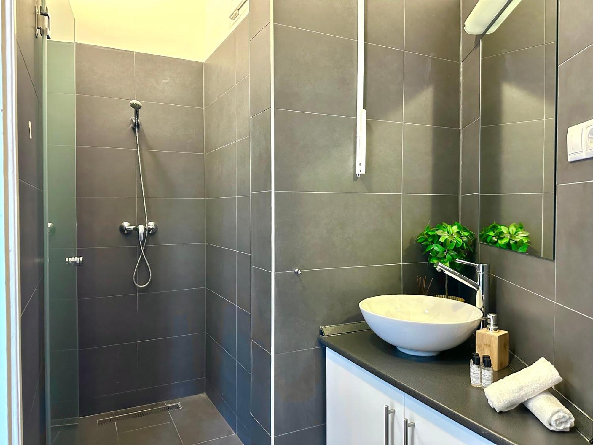Апартаменти Deluxe 2-bedroom With Sauna And Ac